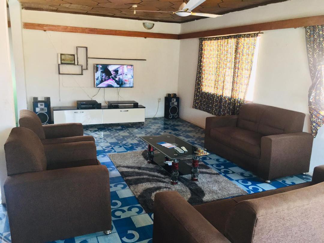 Feel At Home & Be Close To The Labadi Beach Accra Bagian luar foto